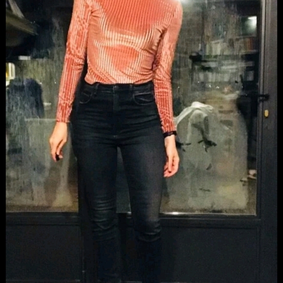 Gorgeous Ribbed long-sleeved women's top. Free Offer Must be in your Bundle - Picture 7 of 12